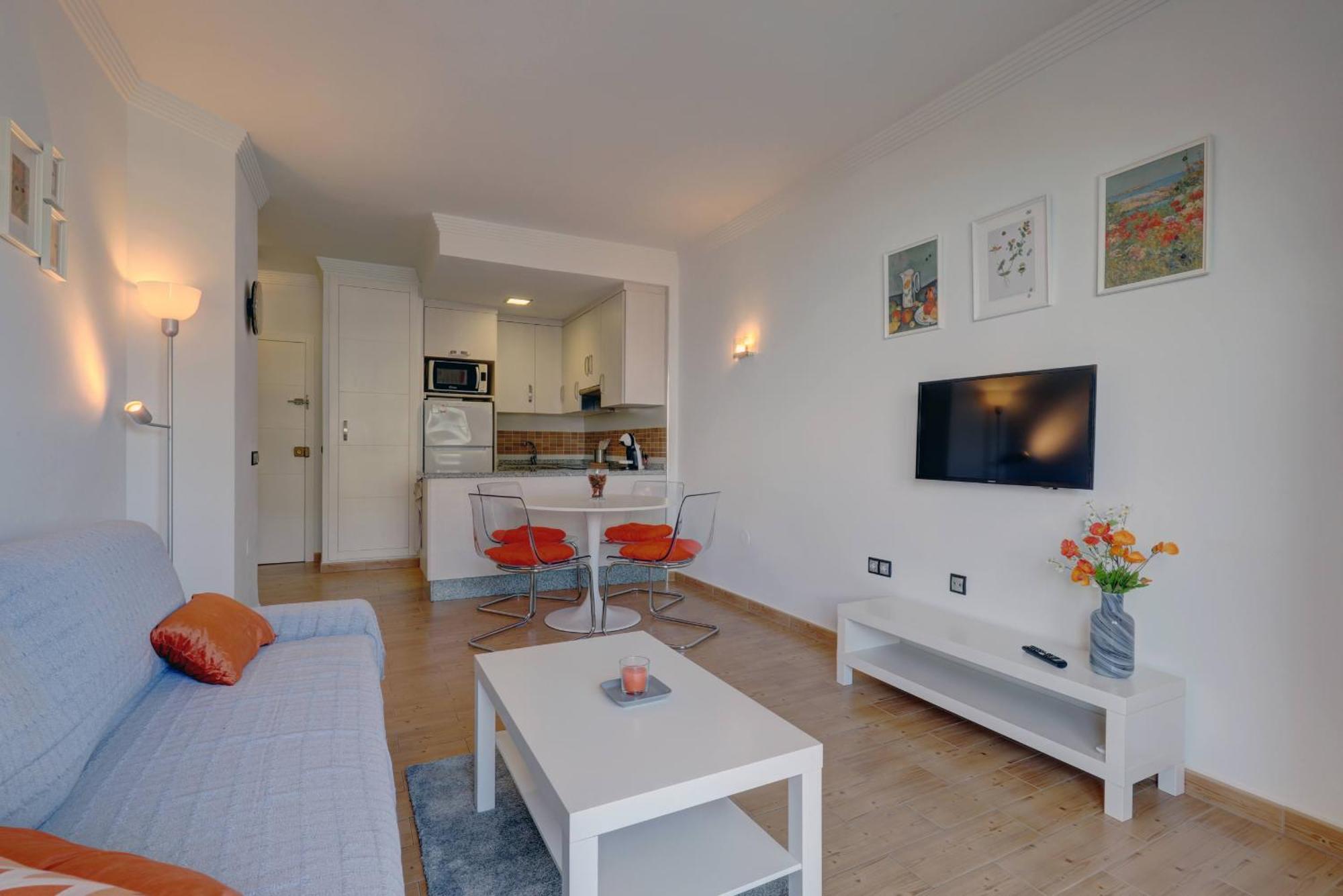 Wonderful New 1 In Benalbeach *