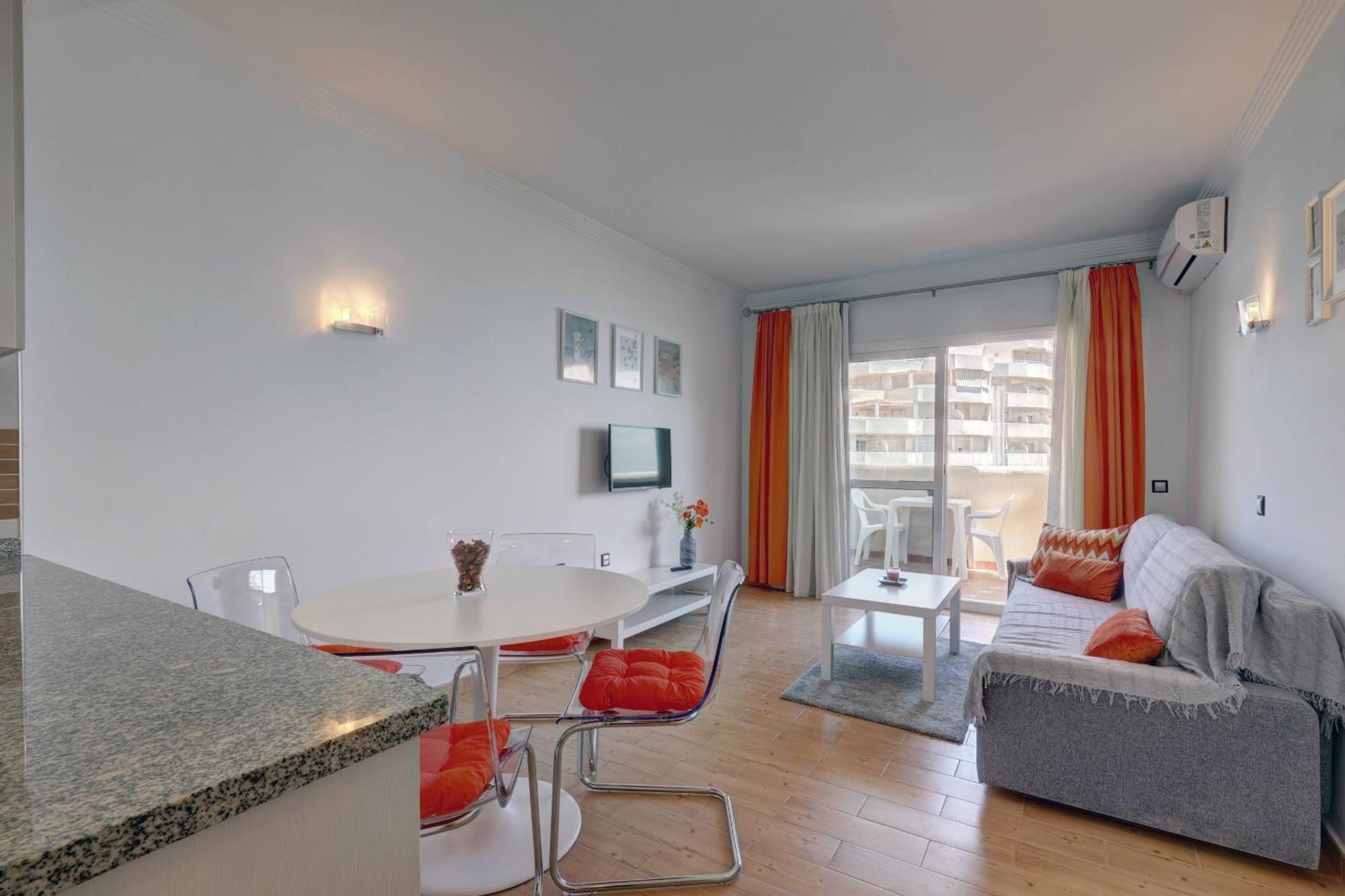 Wonderful New 1 In Benalbeach *